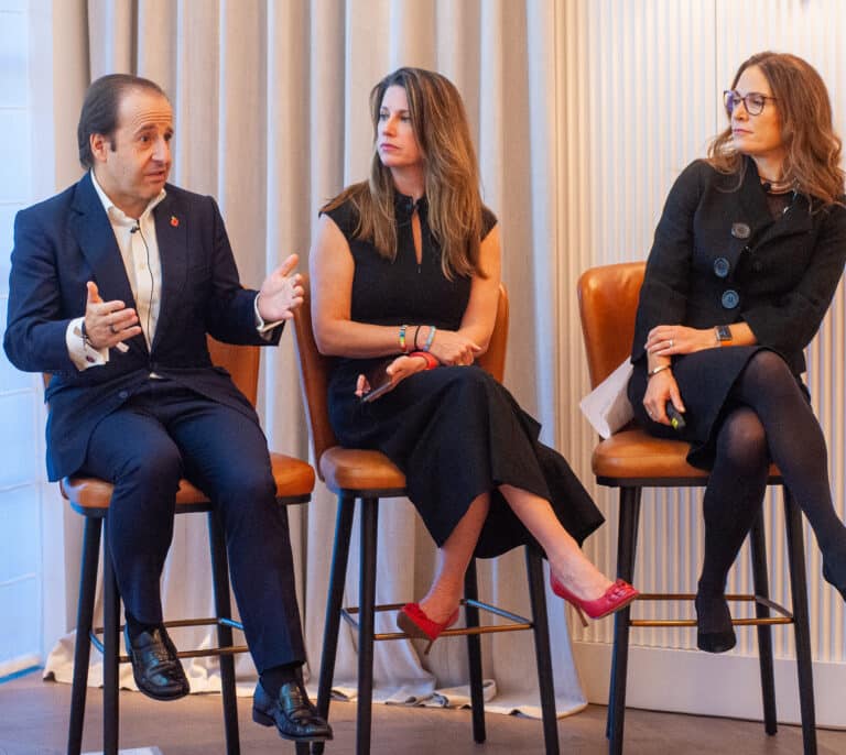 Santander se une a la ONG de Bono (U2) para lanzar el fondo Santander Prosperity