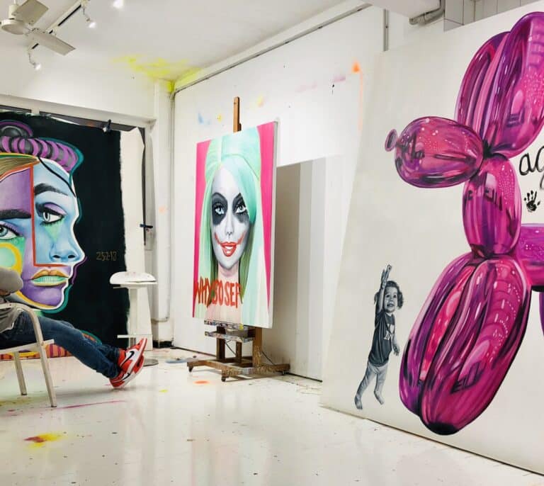 René Mäkelä, el artista español que llena de cuadros las casas de futbolistas y 'celebrities' de Estados Unidos