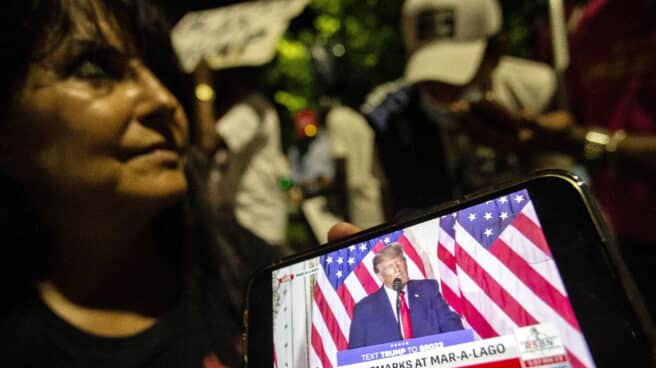 Donald Trump vuelve a la carrera presidencial Seguidores de Trump escuchan su anuncio en Mar-a-Lago