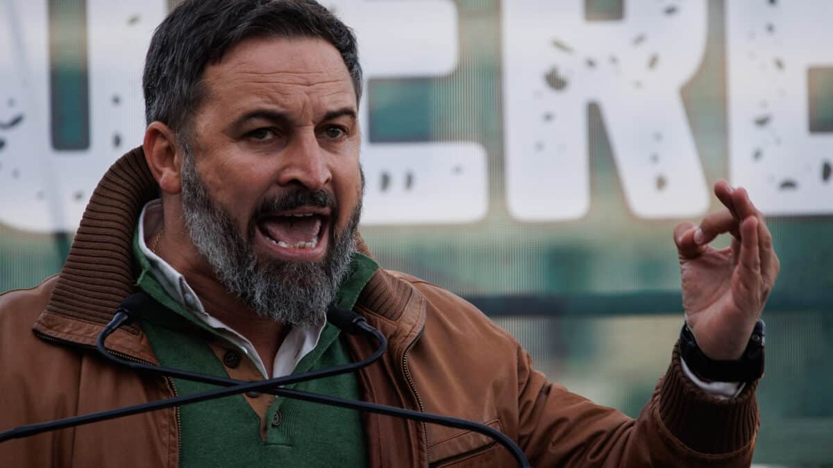 El líder nacional de Vox, Santiago Abascal, interviene durante la protesta en Colón por la derogación del delito de sedición del Código Penal