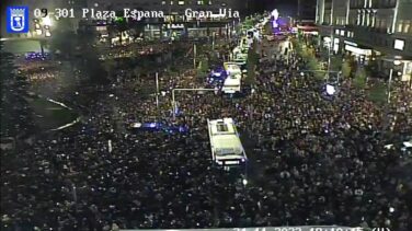 Aglomeraciones en Plaza España y Gran Vía en el encendido oficial de las luces de Navidad de Madrid