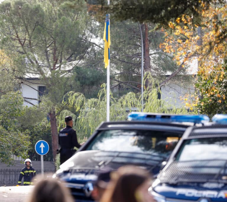 Un trabajador herido tras explotar una carta bomba en la Embajada de Ucrania en Madrid