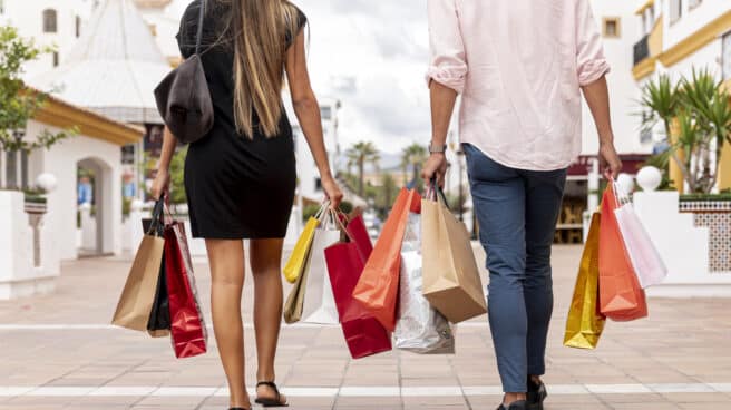 Pareja de compras. Pareja de compras.