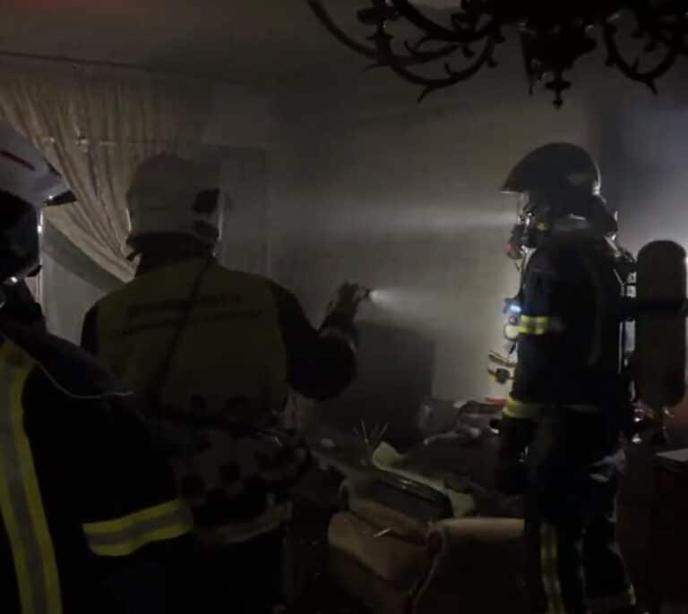 Dos hombres de avanzada edad mueren en el incendio de una vivienda en Móstoles