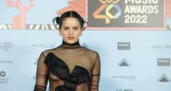 Rosalía deslumbra en la alfombra rosa de Los40 Music Awards 2022