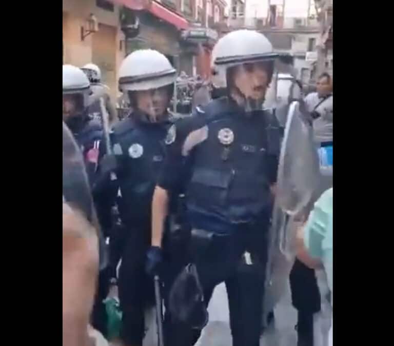 Cargas policiales contra aficionados del Celtic tras provocar incidentes en las terrazas de Madrid