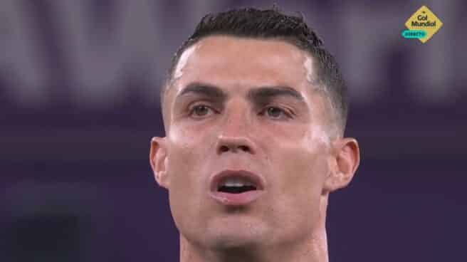 Cristiano Ronaldo se emociona con el himno de Portugal antes de su debut en el Mundial de Qatar 2022 Cristiano Ronaldo se emociona con el himno de Portugal antes de su debut en el Mundial de Qatar 2022