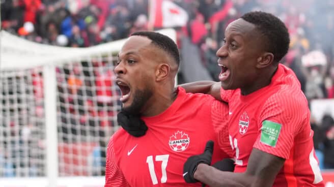 Cyle Larin celebra un gol con la selección de Canadá en la fase de clasificación para el Mundial.