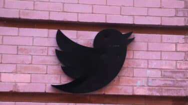 Elon Musk salva de la quema al equipo de moderación de Twitter y 'sólo' lo reduce un 15%