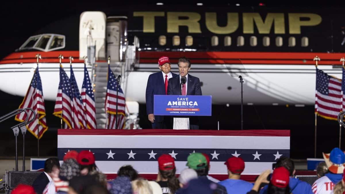 Donald Trump hace campaña junto al doctor Mehmet Oz en Pennsylvania, este fin de semana.