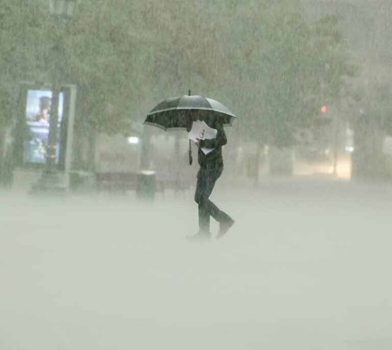 Las imágenes de la fuerte tormenta de granizo que ha caído sobre Valencia