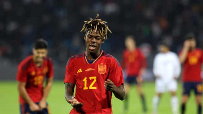 Nico Williams en el partido de preparación para el Mundial de Qatar 2022 Nico Williams con la equipación roja de España en el partido de preparación para el Mundial de Qatar 2022