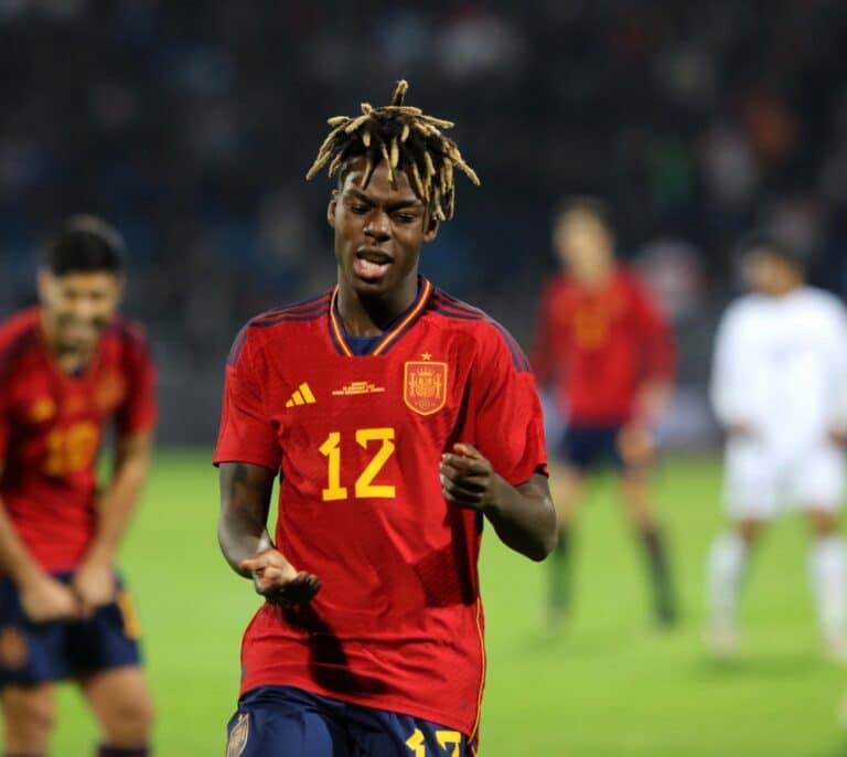 ¿Por qué España juega completamente de rojo?