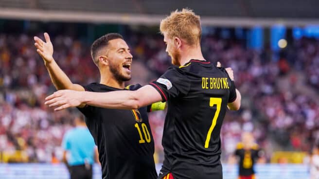 Eden Hazard y Kevin de Bruyne celebran un gol con la selección de Bélgica.