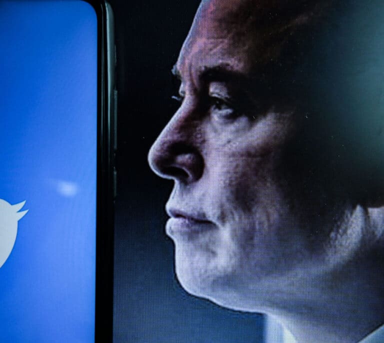 Elon Musk cierra la sede de Twitter y ejecuta despidos masivos por correo electrónico