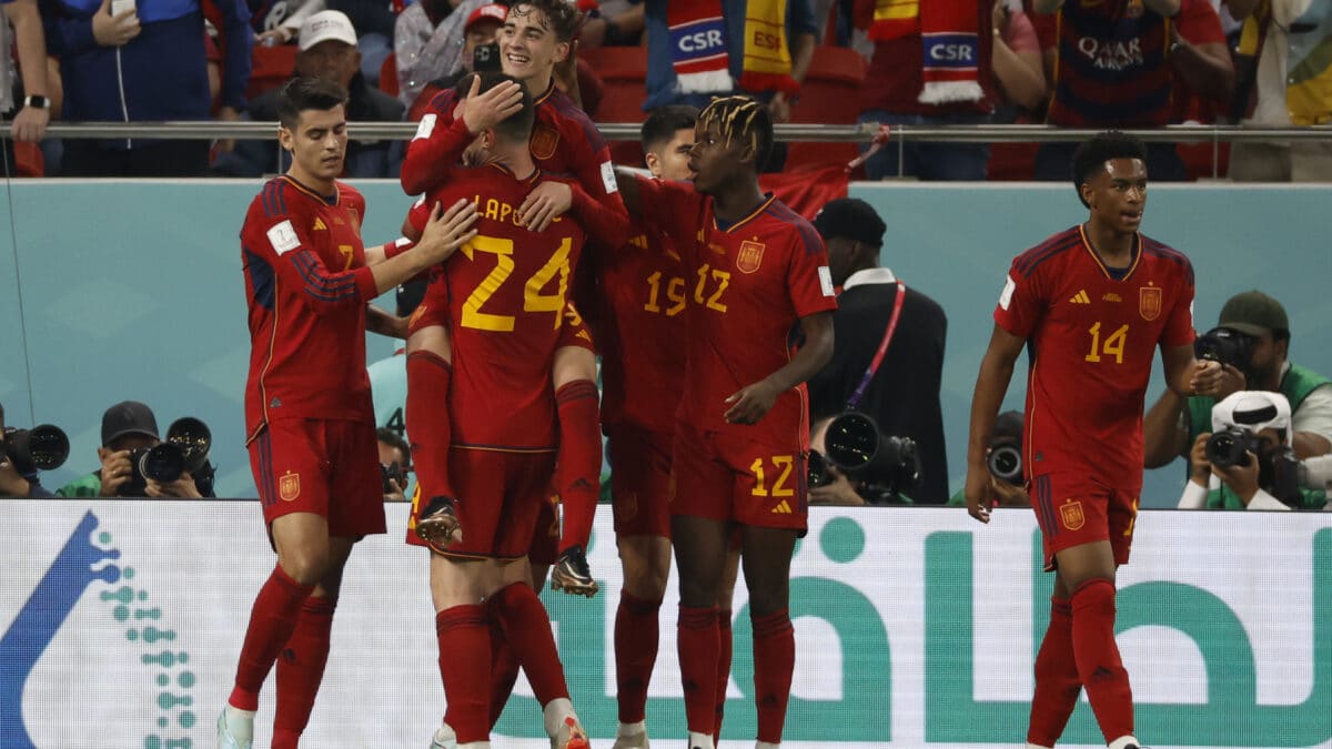 Los jugadores españoles celebran el quinto gol, de Gavi, frente a Costa Rica.