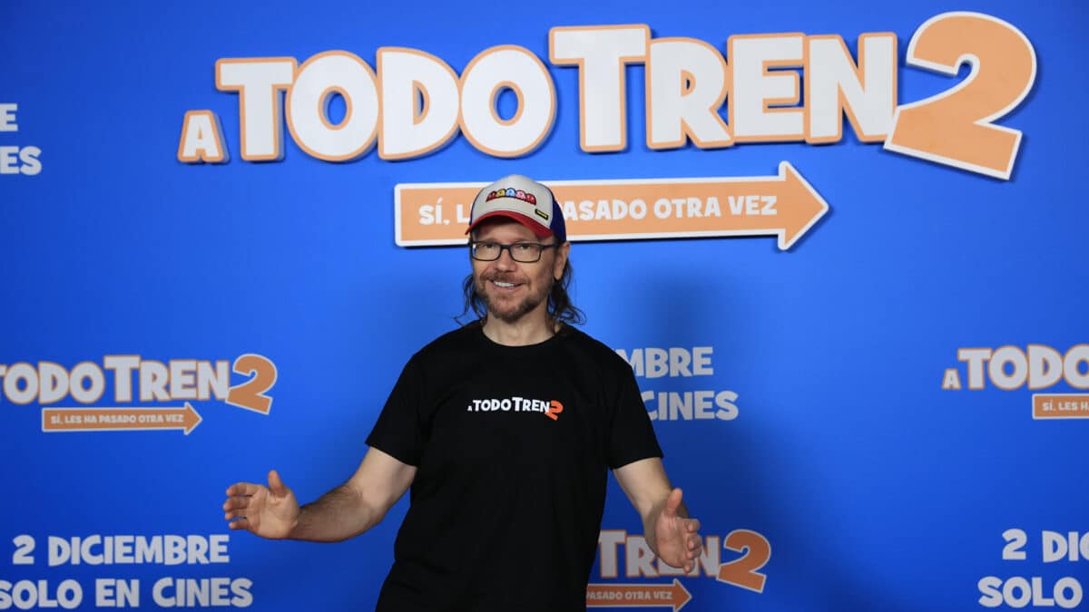 El actor, guionista y productor del filme, Santiago Segura, posa durante el pase gráfico de la película "A todo tren 2".
