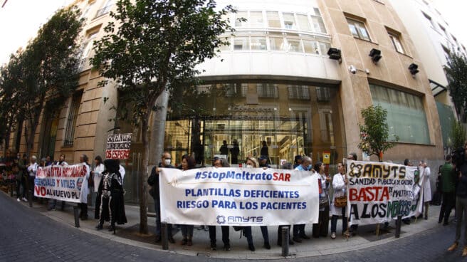 13 urgencias estuvieron cerradas y 34 sin personal completo durante el sábado en Madrid Médicos de urgencias extrahospitalarias de Atención Primaria de Madrid participan este lunes en una concentración frente a la sede de la Consejería de Sanidad en Madrid