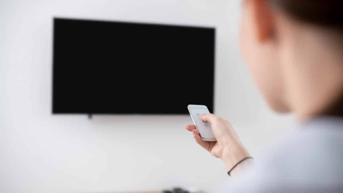 Crece la desconfianza hacia las redes sociales: un 69,2% de los padres prefiere dejarles el mando de la televisión