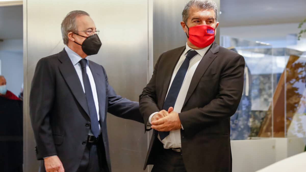 Florentino Pérez y Joan Laporta, juntos el pasado mes de enero en el entierro de Paco Gento.