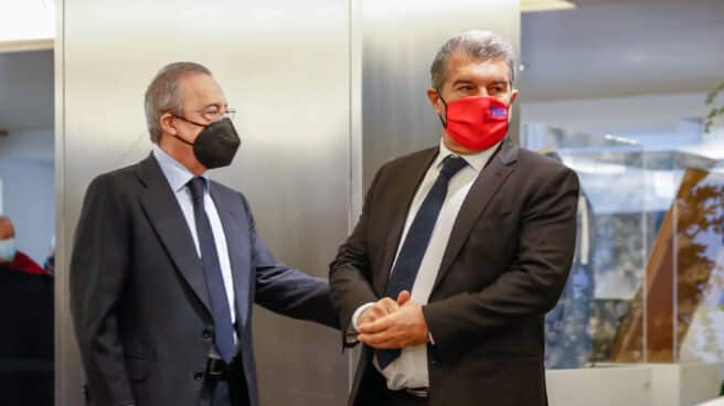 Florentino Pérez y Joan Laporta, juntos el pasado mes de enero en el entierro de Paco Gento.