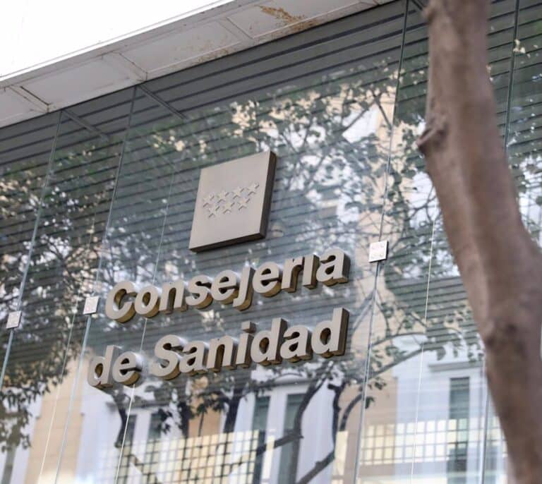 Madrid llega a un acuerdo con los médicos para desconvocar la huelga de las urgencias 24 horas