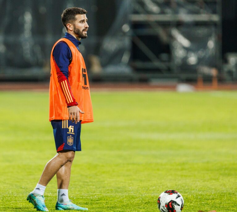 Gayá abandona la concentración de la Selección Española por lesión