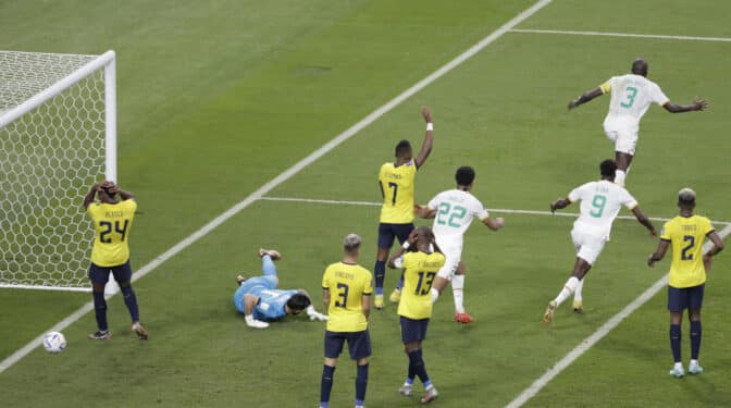Ecuador muere en la orilla y queda fuera de octavos del Mundial tras perder contra Senegal