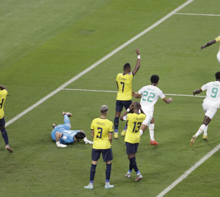 Ecuador muere en la orilla y queda fuera de octavos del Mundial tras perder contra Senegal