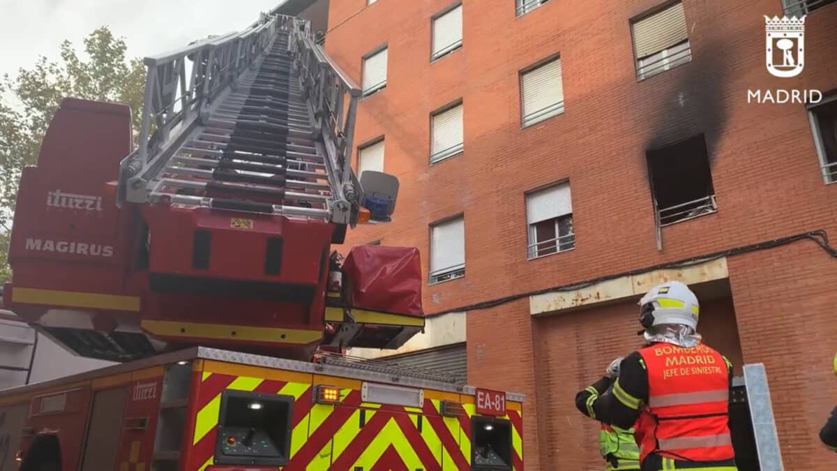 Incendio en un edificio de Puente de Vallecas