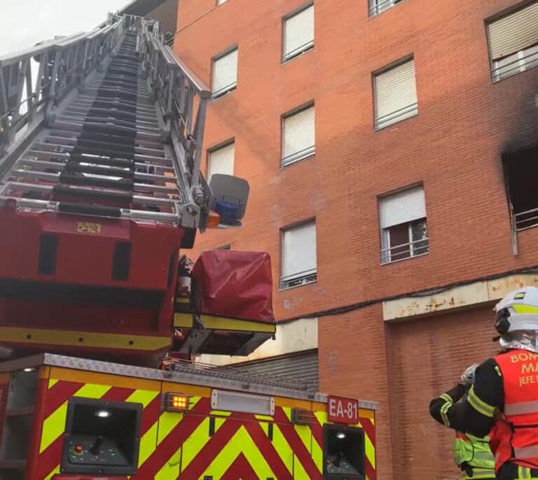 Un muerto y tres heridos en el incendio de un edificio en Madrid