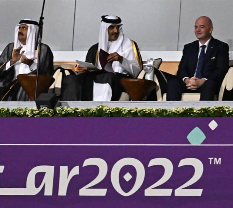 Qatar impone su ley y la FIFA se pone de rodillas