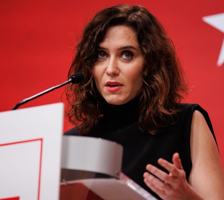 Ayuso anuncia medidas para acabar con la eventualidad en la sanidad madrileña e incentivos para la Atención Primaria