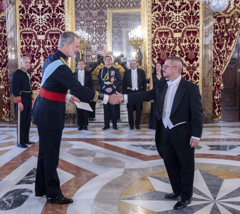 Boric defiende al embajador de Chile en Madrid y defiende que Zapatero tiene una opinión "impecable" sobre él