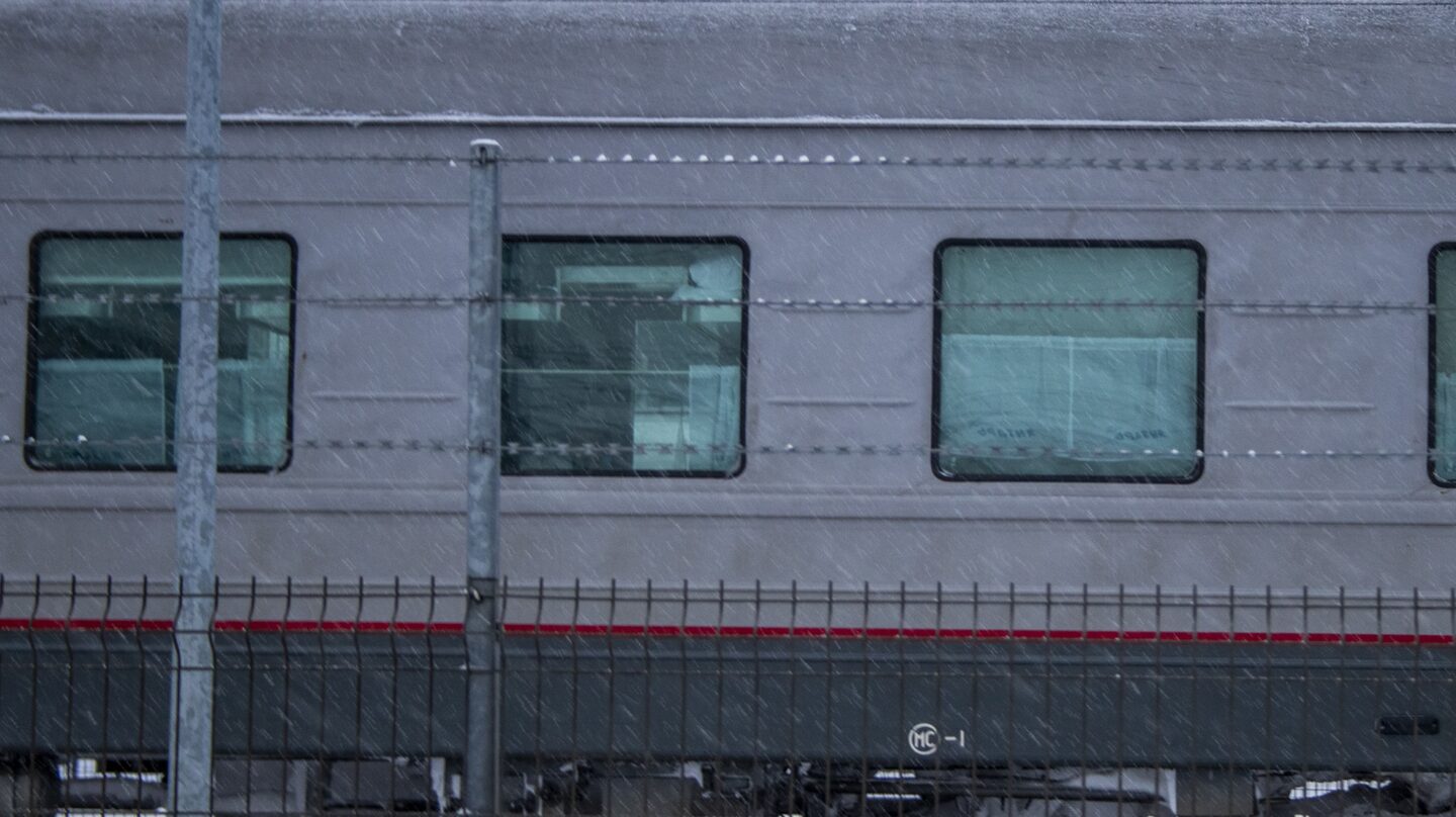 La parada del tren ruso en Lituania que desnuda los horrores de Putin