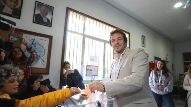 José María González 'Kichi' vota en las elecciones de 2019.