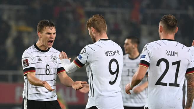 Joshua Kimmich y Timo Werner celebran un gol durante un partido de la selección de Alemania.