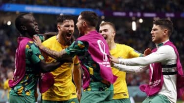 Locura 'socceroo': Australia da la gran sorpresa y deja fuera del Mundial a Dinamarca