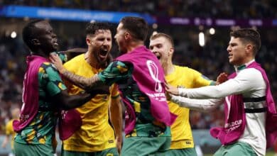 Locura 'socceroo': Australia da la gran sorpresa y deja fuera del Mundial a Dinamarca