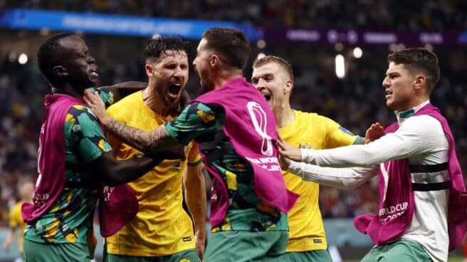 Mathew Leckie celebra el gol que le ha dado la clasificación a Australia frente a Dinamarca. Mathew Leckie celebra el gol que le ha dado la clasificación a Australia frente a Dinamarca.