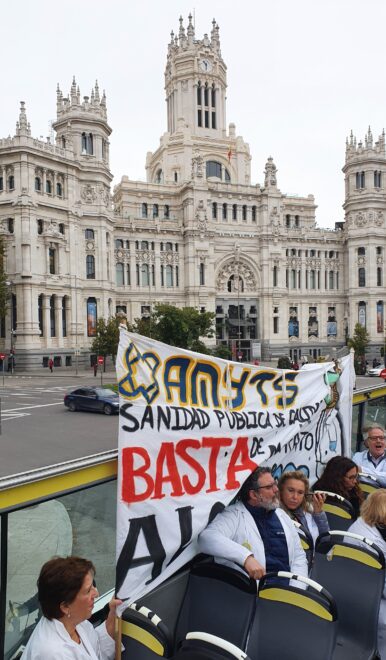 Médicos durante el Tour de la precariedad.