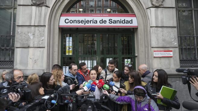 La secretaria general de Amyts, Ángela Hernández, ante la sede de la Consejería de Sanidad. La secretaria general de Amyts, Ángela Hernández, ante la sede de la Consejería de Sanidad.