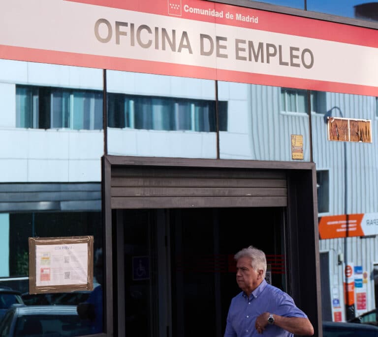 El paro cae en 27.027 personas en el mejor mes de octubre de su historia