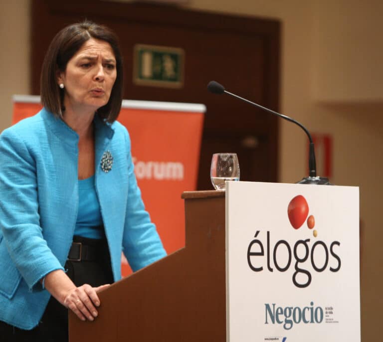 Paloma Adrados, expresidenta de la Asamblea de Madrid, hospitalizada tras un posible ictus en la cámara autonómica