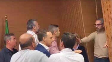 "Te reviento la cabeza, niñato": una pelea entre portavoces de PSOE y PP obliga a cancelar un pleno de El Puerto de Santa María