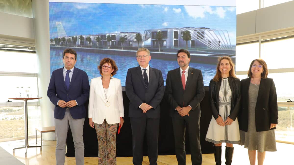 Ximo Puig -en el centro-, durante la presentación de Alicante como candidata a sede de la Agencia de Inteligencia Artificial.