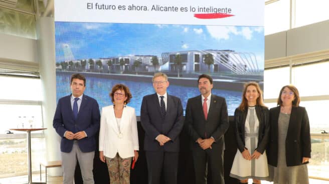 Ximo Puig -en el centro-, durante la presentación de Alicante como candidata a sede de la Agencia de Inteligencia Artificial.