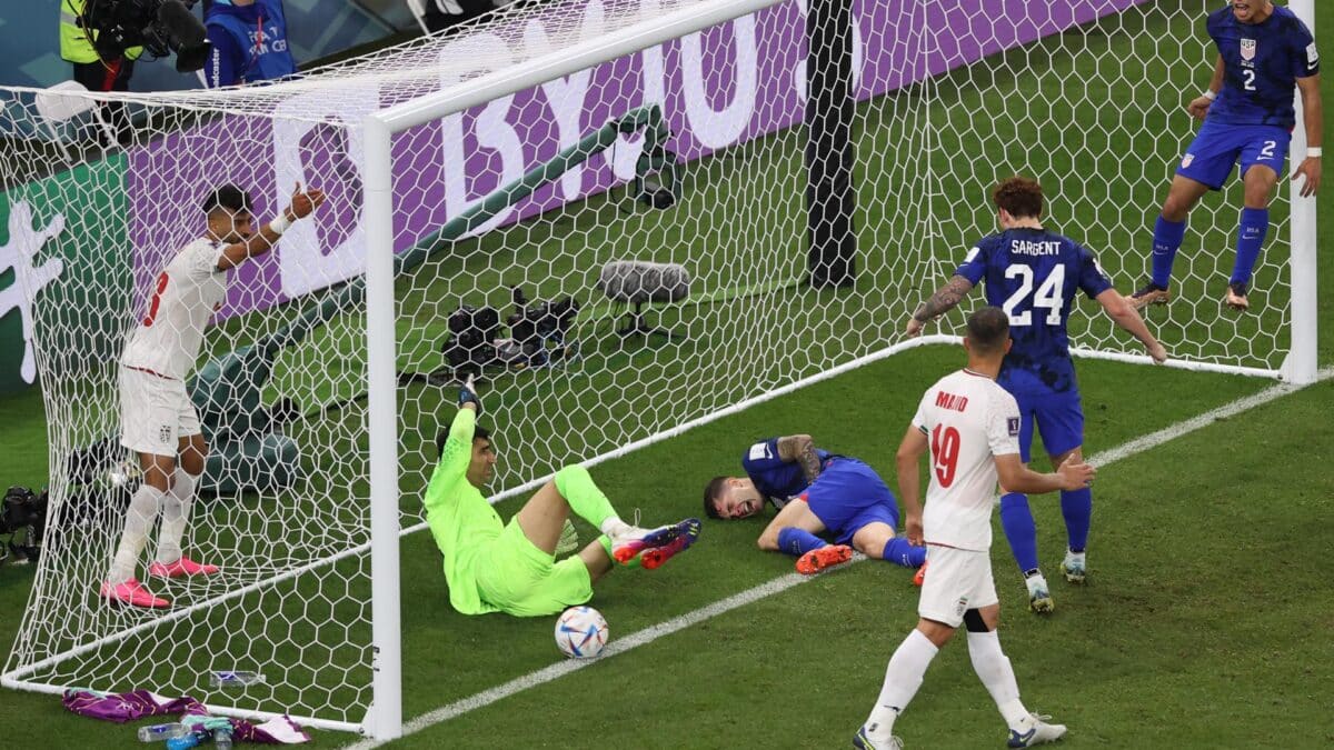 Christian Pulisic, en el suelo tras marcar el gol de la victoria de Estados Unidos contra Irán.