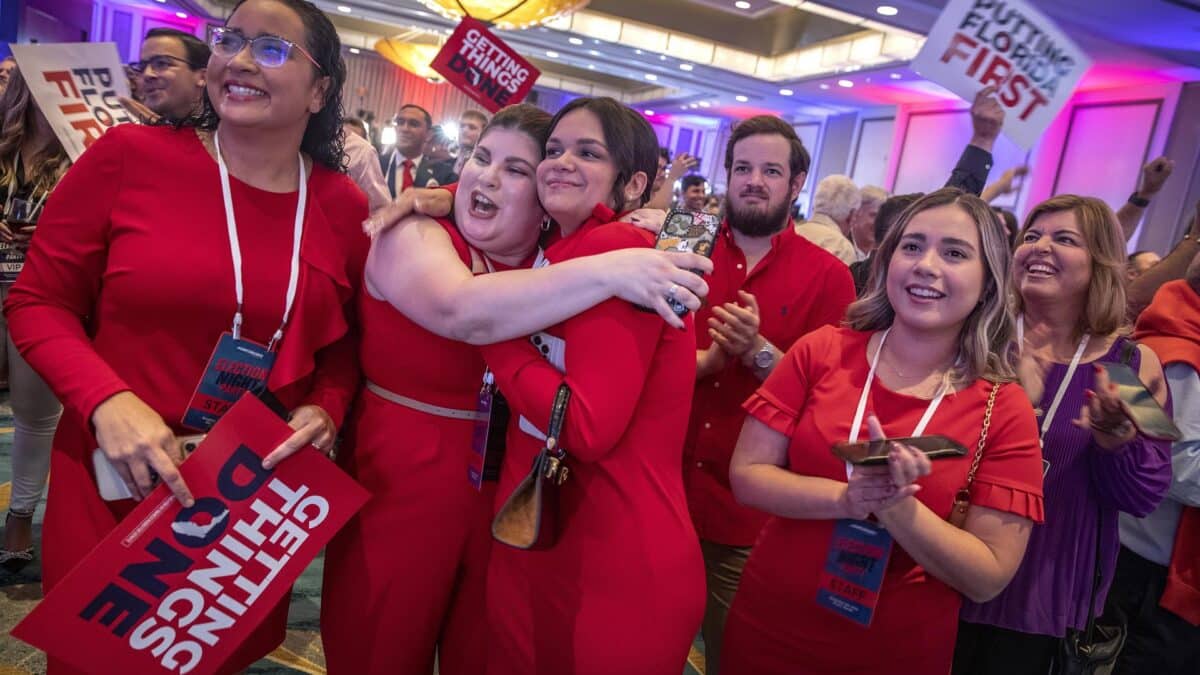 Simpatizantes republicanas en una fiesta del partido en Florida durante la noche electoral.