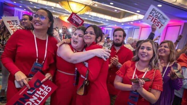Simpatizantes republicanas en una fiesta del partido en Florida durante la noche electoral.
